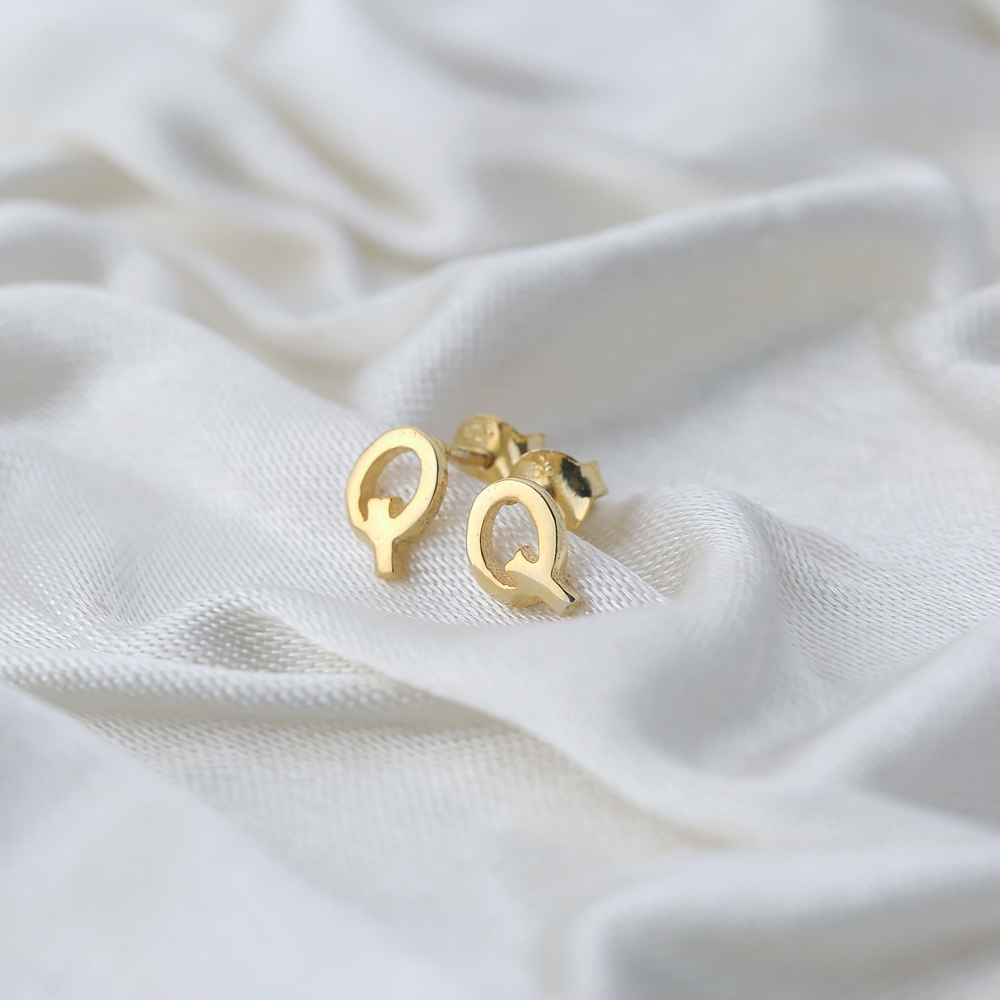 Minimalistic Initial Alphabet letter Q Stud Earring Wholesale 925 Sterling Silver Jewelry