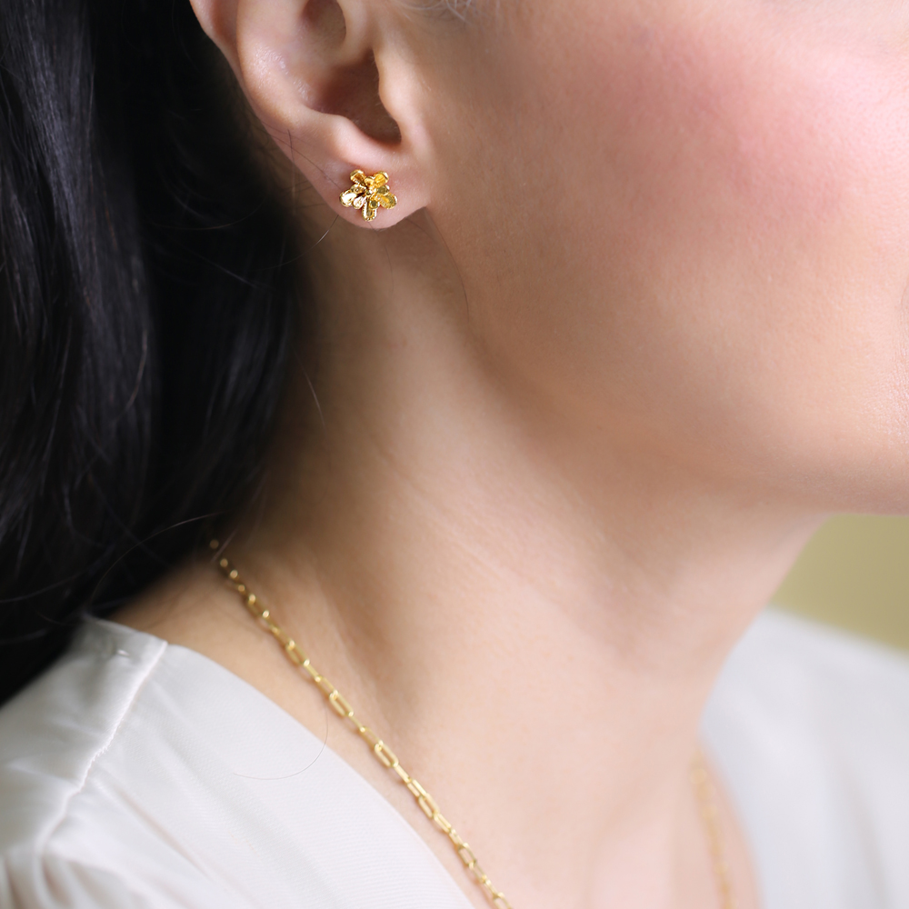 Tiny Flower Design Vintage 22K Stud Earrings