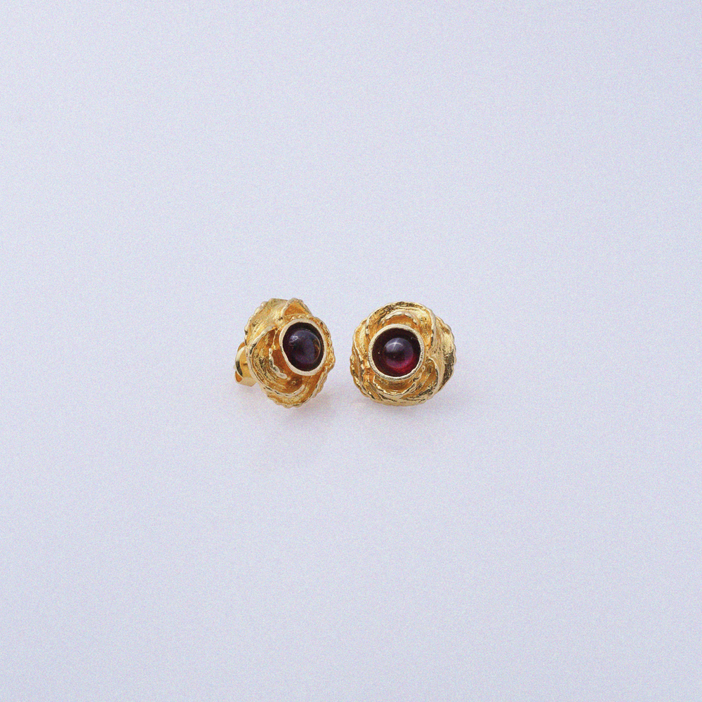 Grenade Stone Round Vintage 22K Stud Earrings