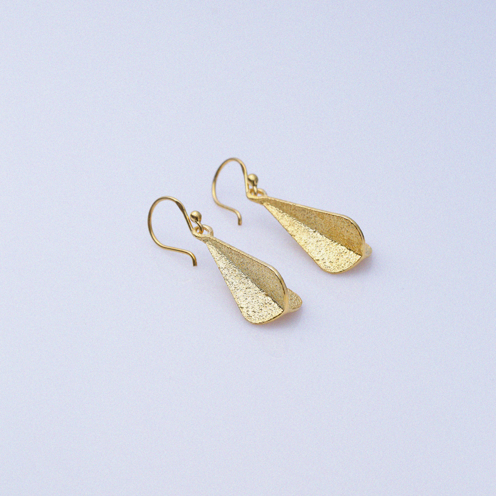 Vintage Unique 22K Gold Vintage Hook Earrings