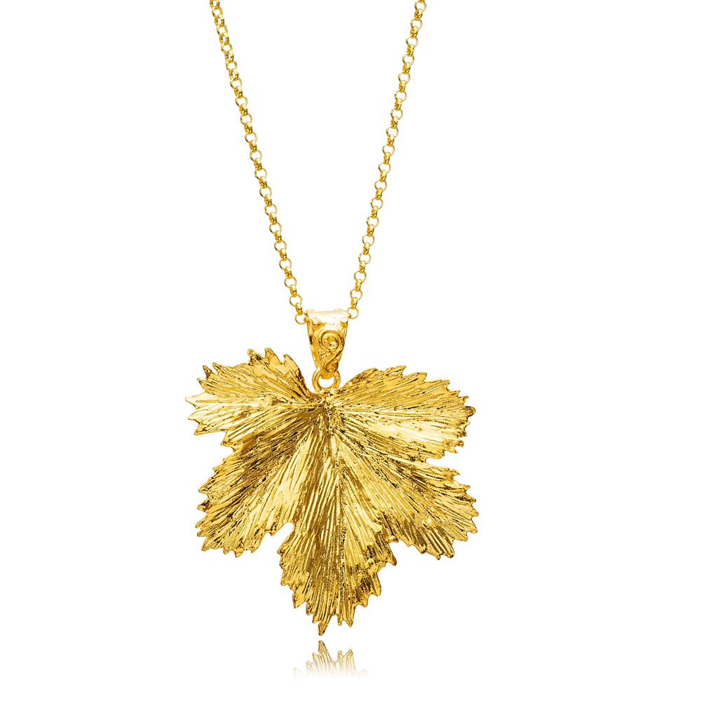 Leaf Design 22K Vintage Necklace Pendant