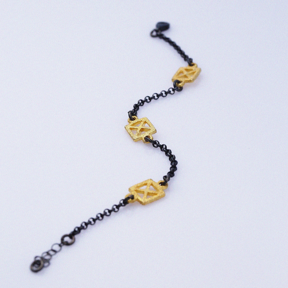Geometric X Design 22K Vintage Bracelet