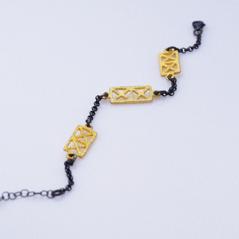 X Design Geometric 22K Vintage Bracelet