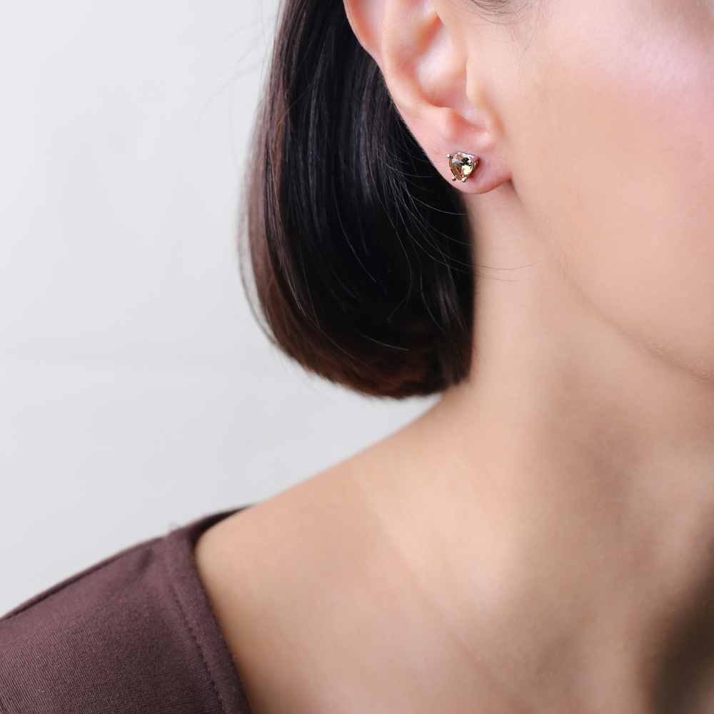 6x6 mm Zultanite Heart Silver Stud Earrings