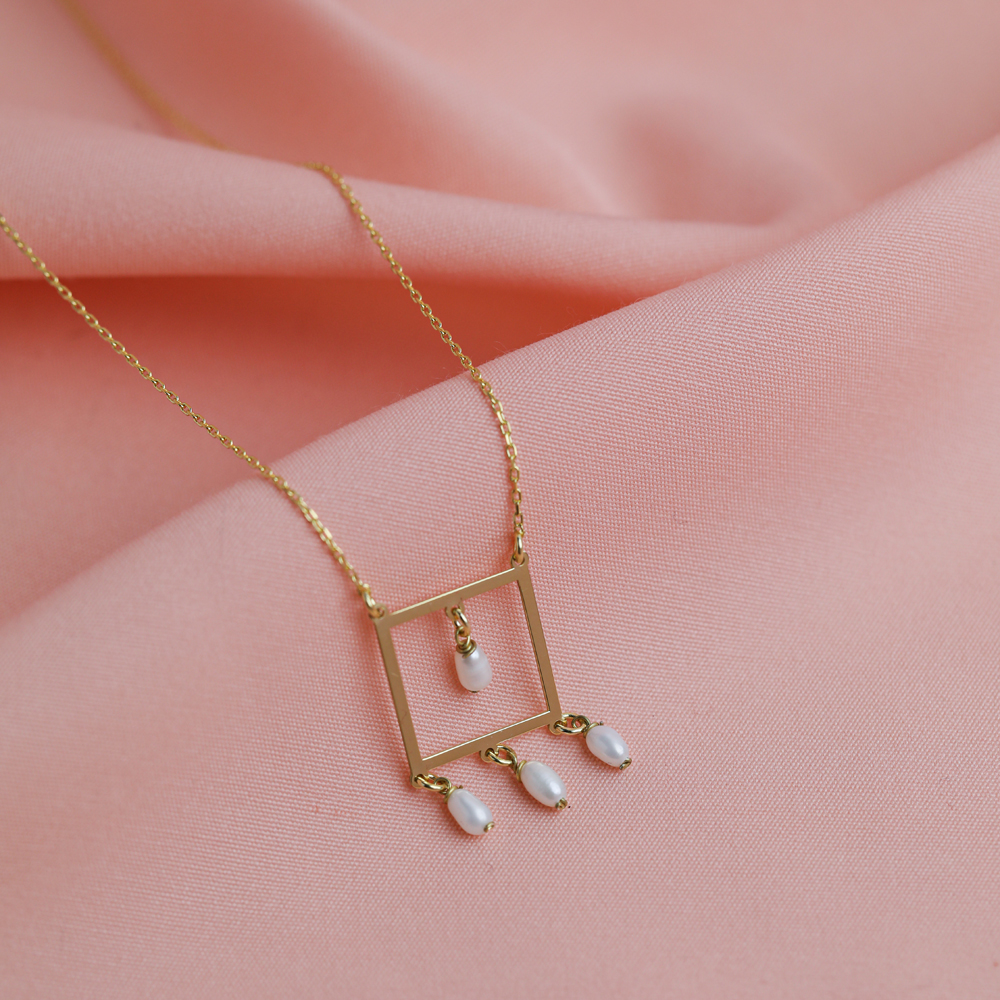 Plain Square Pearl Design Charm Necklace